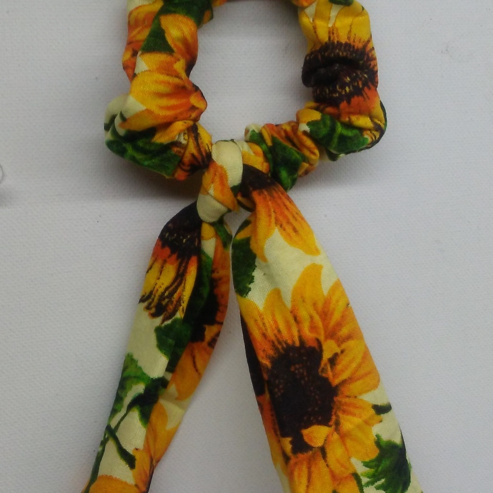 HANDMADE BOW SCRUNCHIE! - Picture 8 of 8